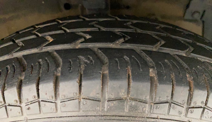 2014 Maruti Swift VXI, Petrol, Manual, 54,601 km, Right Front Tyre Tread