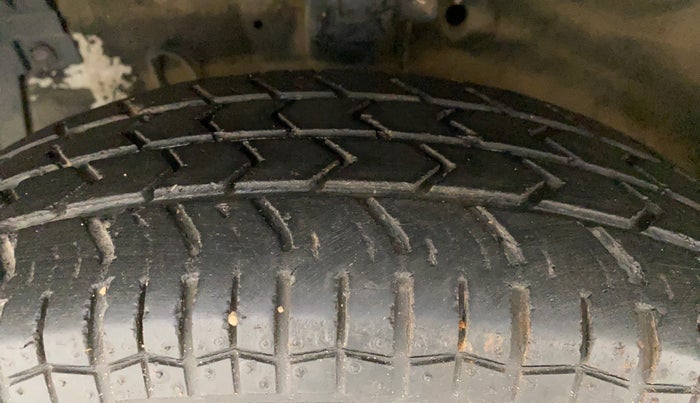 2014 Maruti Swift VXI, Petrol, Manual, 54,601 km, Left Front Tyre Tread
