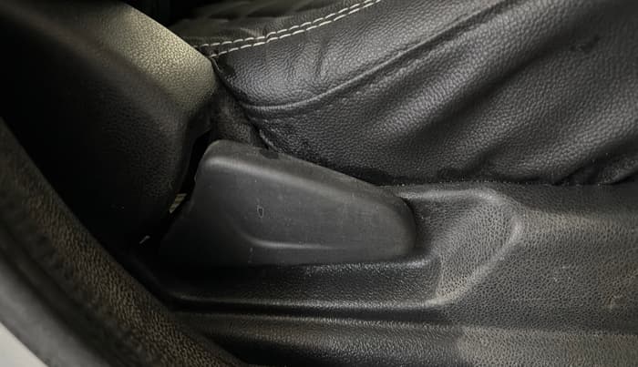 2019 Renault Kwid RXL 1.0, Petrol, Manual, 62,667 km, Driver Side Adjustment Panel