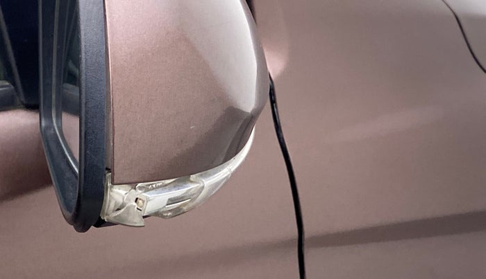 2020 Hyundai AURA SX PLUS 1.2 AMT CRDI, Diesel, Automatic, 37,244 km, Right rear-view mirror - Indicator light has minor damage