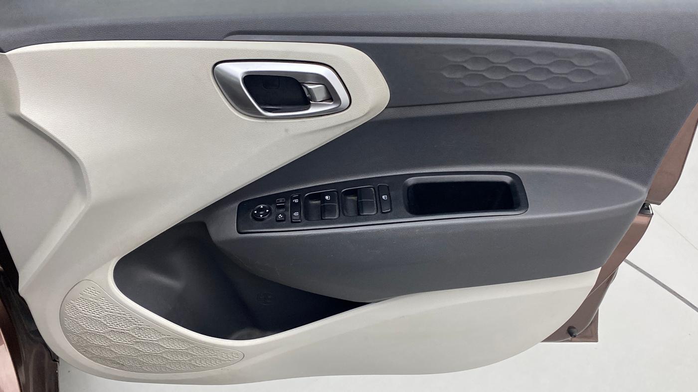 2020 Hyundai AURA SX PLUS 1.2 AMT CRDI, Diesel, Automatic, 37,244 km, Driver Side Door Panels Control