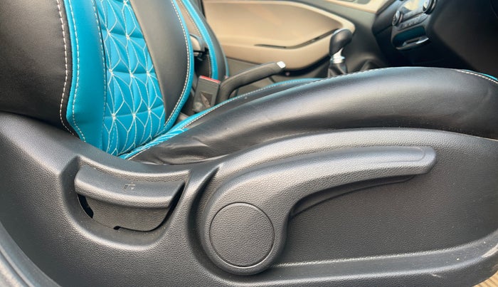 2018 Hyundai Elite i20 ASTA 1.2 (O), Petrol, Manual, 65,406 km, Driver Side Adjustment Panel