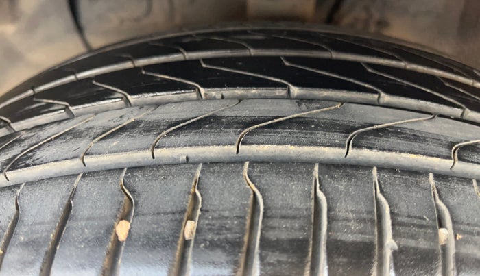 2018 Hyundai Elite i20 ASTA 1.2 (O), Petrol, Manual, 65,406 km, Left Front Tyre Tread