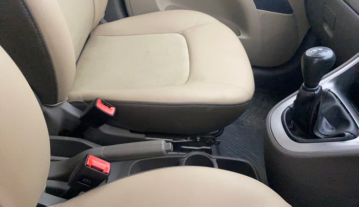 2014 Hyundai i10 SPORTZ 1.1, Petrol, Manual, 57,816 km, Gear Lever