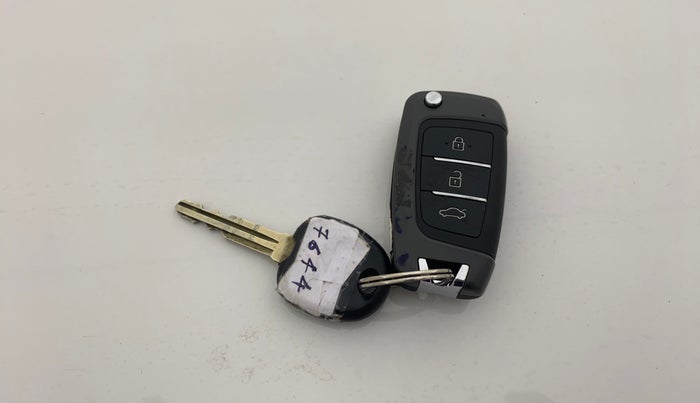 2014 Hyundai i10 SPORTZ 1.1, Petrol, Manual, 57,816 km, Key Close Up