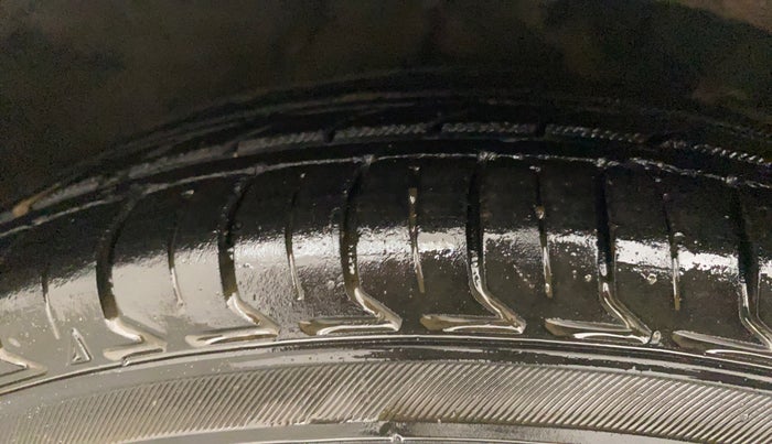 2014 Hyundai i10 SPORTZ 1.1, Petrol, Manual, 57,816 km, Right Front Tyre Tread