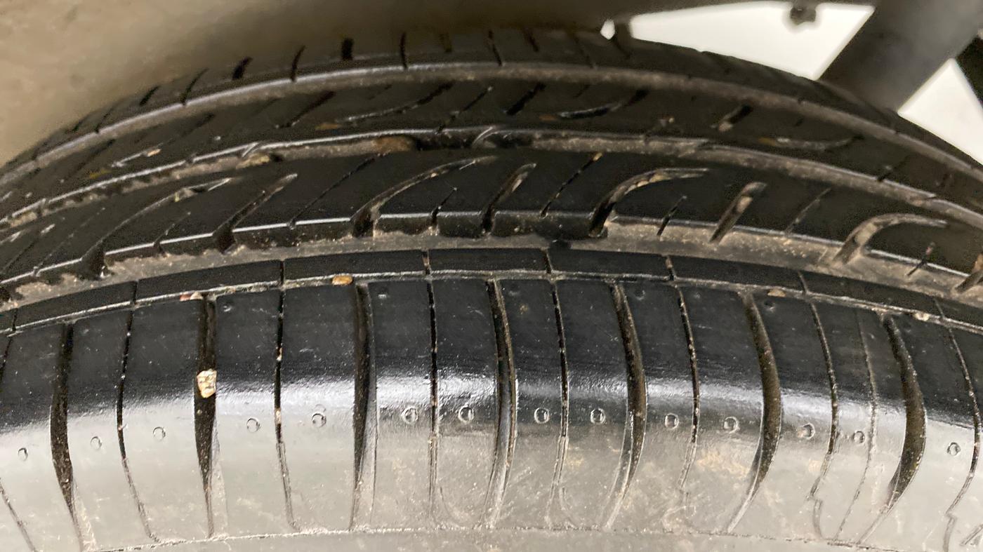 2016 Maruti Wagon R 1.0 VXI, Petrol, Manual, 24,036 km, Left Rear Tyre Tread