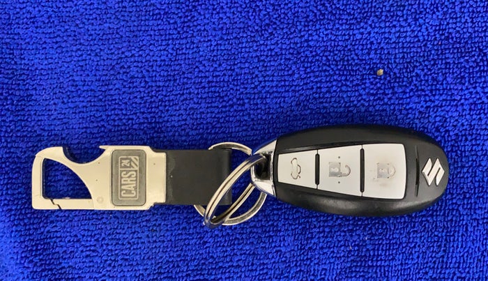 2015 Maruti Ciaz ZXI+, Petrol, Manual, 67,874 km, Key Close Up