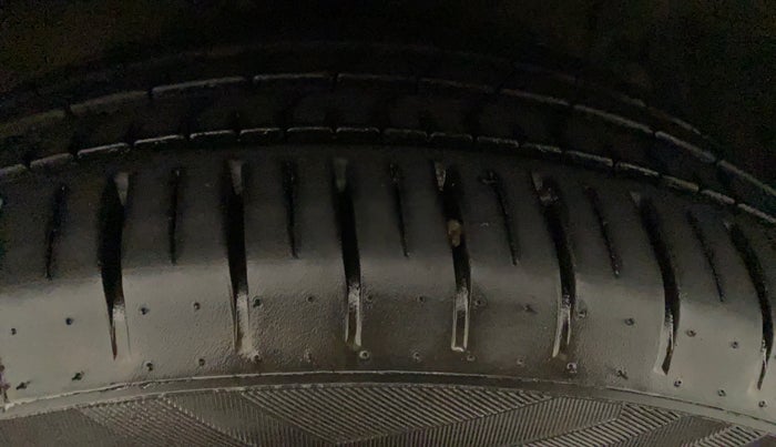 2015 Maruti Ciaz ZXI+, Petrol, Manual, 67,874 km, Right Front Tyre Tread