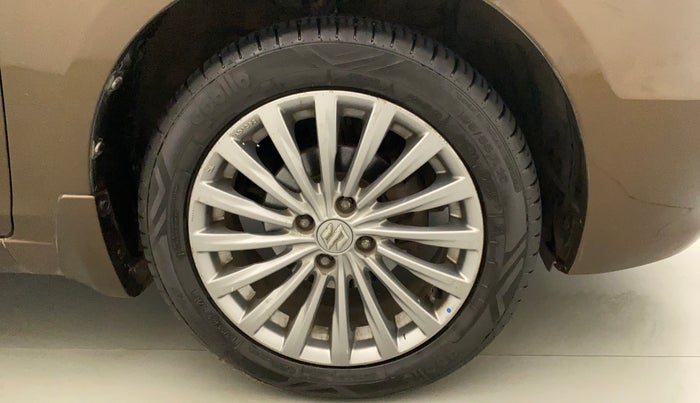 2015 Maruti Ciaz ZXI+, Petrol, Manual, 67,874 km, Right Front Wheel
