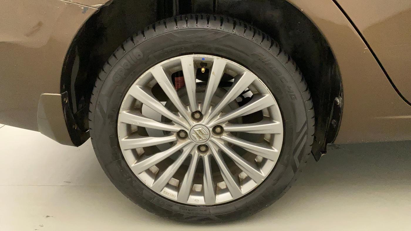 2015 Maruti Ciaz ZXI+, Petrol, Manual, 67,874 km, Right Rear Wheel