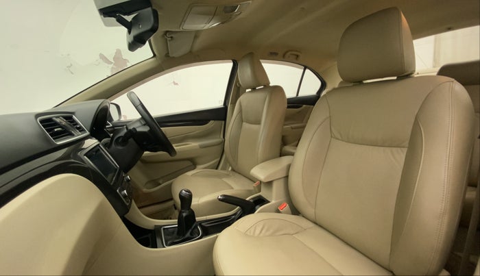 2015 Maruti Ciaz ZXI+, Petrol, Manual, 67,874 km, Right Side Front Door Cabin