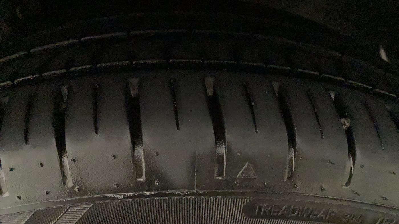 2015 Maruti Ciaz ZXI+, Petrol, Manual, 67,874 km, Left Front Tyre Tread