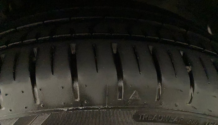 2015 Maruti Ciaz ZXI+, Petrol, Manual, 67,874 km, Left Front Tyre Tread