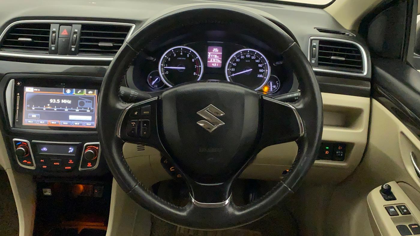 2015 Maruti Ciaz ZXI+, Petrol, Manual, 67,874 km, Steering Wheel Close Up