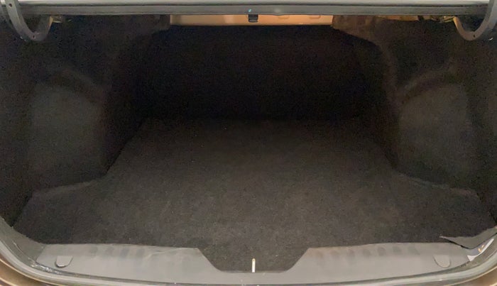 2015 Maruti Ciaz ZXI+, Petrol, Manual, 67,874 km, Boot Inside