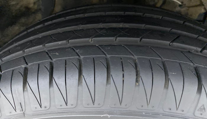 2018 Maruti Vitara Brezza ZDI PLUS, Diesel, Manual, 57,133 km, Right Front Tyre Tread