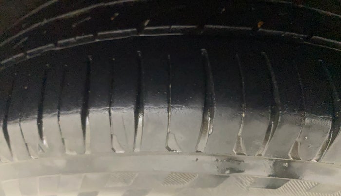 2015 Volkswagen Polo HIGHLINE1.5L, Diesel, Manual, 82,713 km, Left Front Tyre Tread