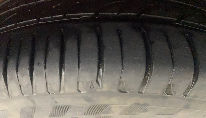 2015 Volkswagen Polo HIGHLINE1.5L, Diesel, Manual, 82,713 km, Right Front Tyre Tread