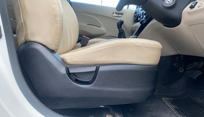 2019 Hyundai NEW SANTRO SPORTZ CNG, CNG, Manual, 95,569 km, Driver Side Adjustment Panel