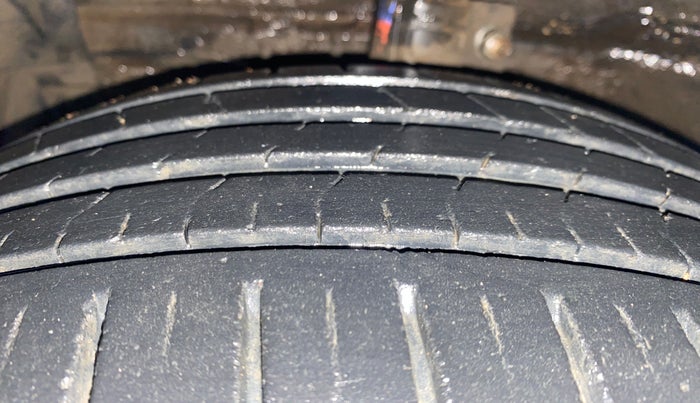 2017 Maruti Ciaz ALPHA  AT 1.4  PETROL, Petrol, Automatic, 55,091 km, Left Front Tyre Tread