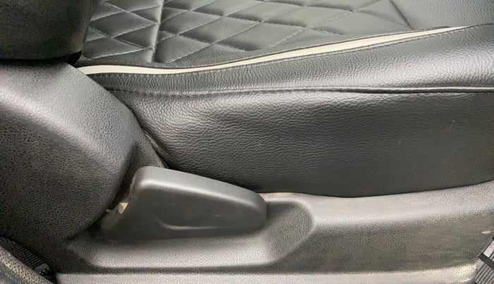 2017 Renault Kwid RXT 1.0, Petrol, Manual, 64,513 km, Driver Side Adjustment Panel