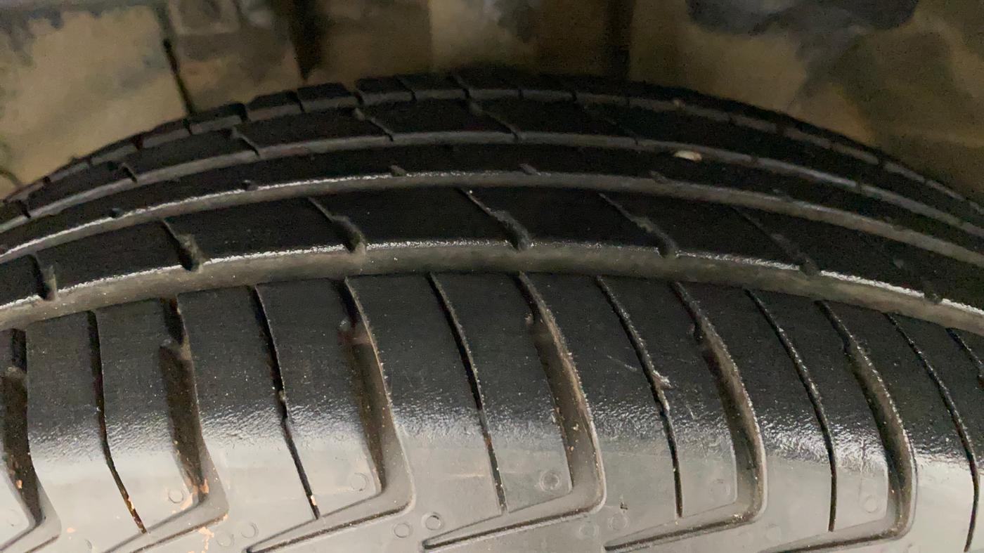 2017 Renault Kwid RXT 1.0, Petrol, Manual, 64,513 km, Left Front Tyre Tread