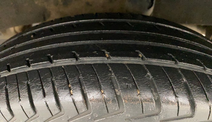 2017 Renault Kwid RXT 1.0, Petrol, Manual, 64,513 km, Left Rear Tyre Tread