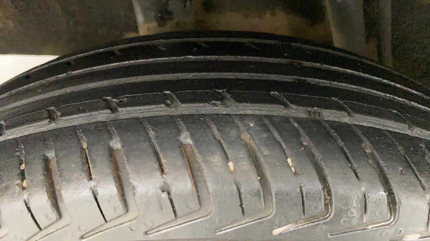 2017 Renault Kwid RXT 1.0, Petrol, Manual, 64,513 km, Right Rear Tyre Tread