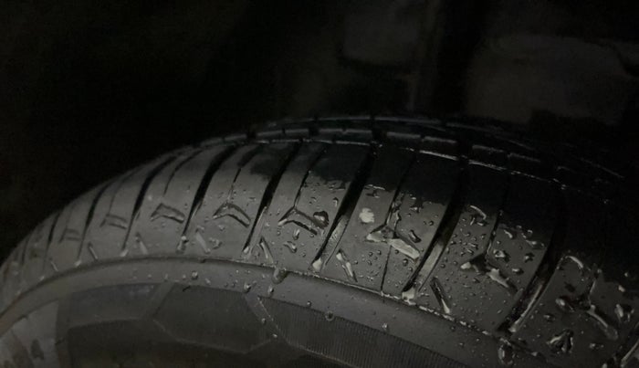 2021 Renault Kwid CLIMBER 1.0 (O), Petrol, Manual, 29,862 km, Left Front Tyre Tread