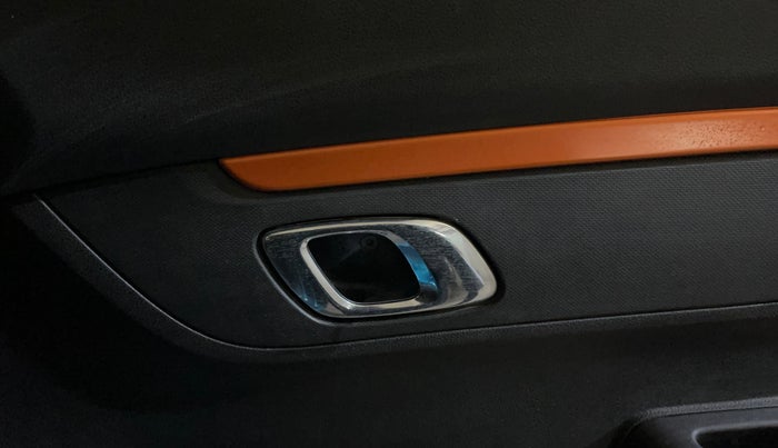 2021 Renault Kwid CLIMBER 1.0 (O), Petrol, Manual, 29,862 km, Driver Side Door Panels Control