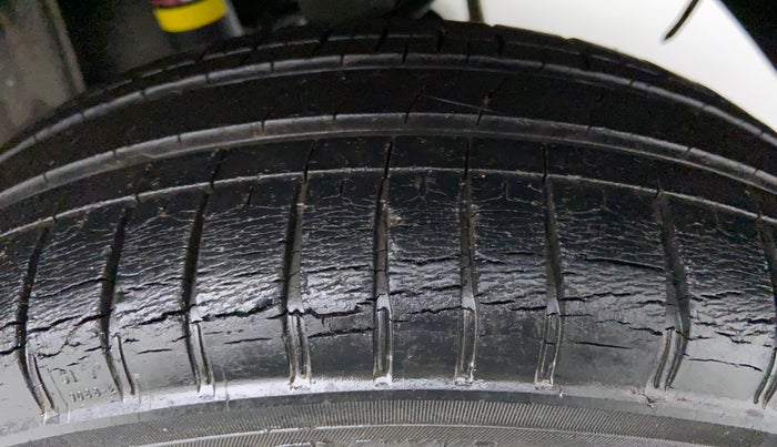 2007 Maruti Zen Estilo LXI, Petrol, Manual, 76,651 km, Left Rear Tyre Tread