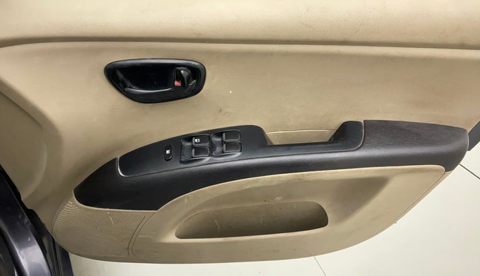 2016 Hyundai i10 MAGNA 1.1, Petrol, Manual, 52,959 km, Driver Side Door Panels Control