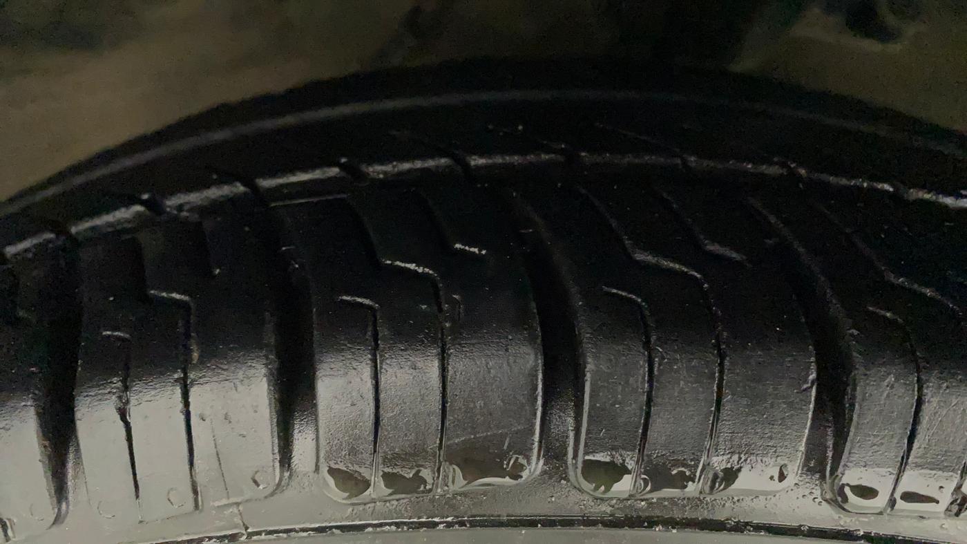 2016 Hyundai i10 MAGNA 1.1, Petrol, Manual, 52,959 km, Right Front Tyre Tread