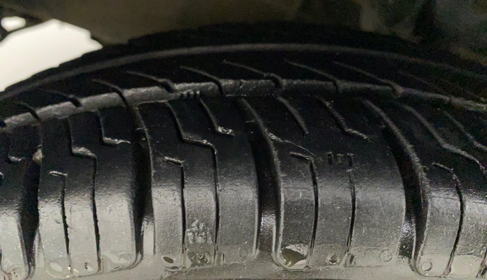 2016 Hyundai i10 MAGNA 1.1, Petrol, Manual, 52,959 km, Left Front Tyre Tread