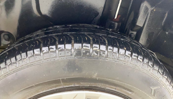 2014 Maruti Swift Dzire VXI, Petrol, Manual, 41,494 km, Left Rear Tyre Tread