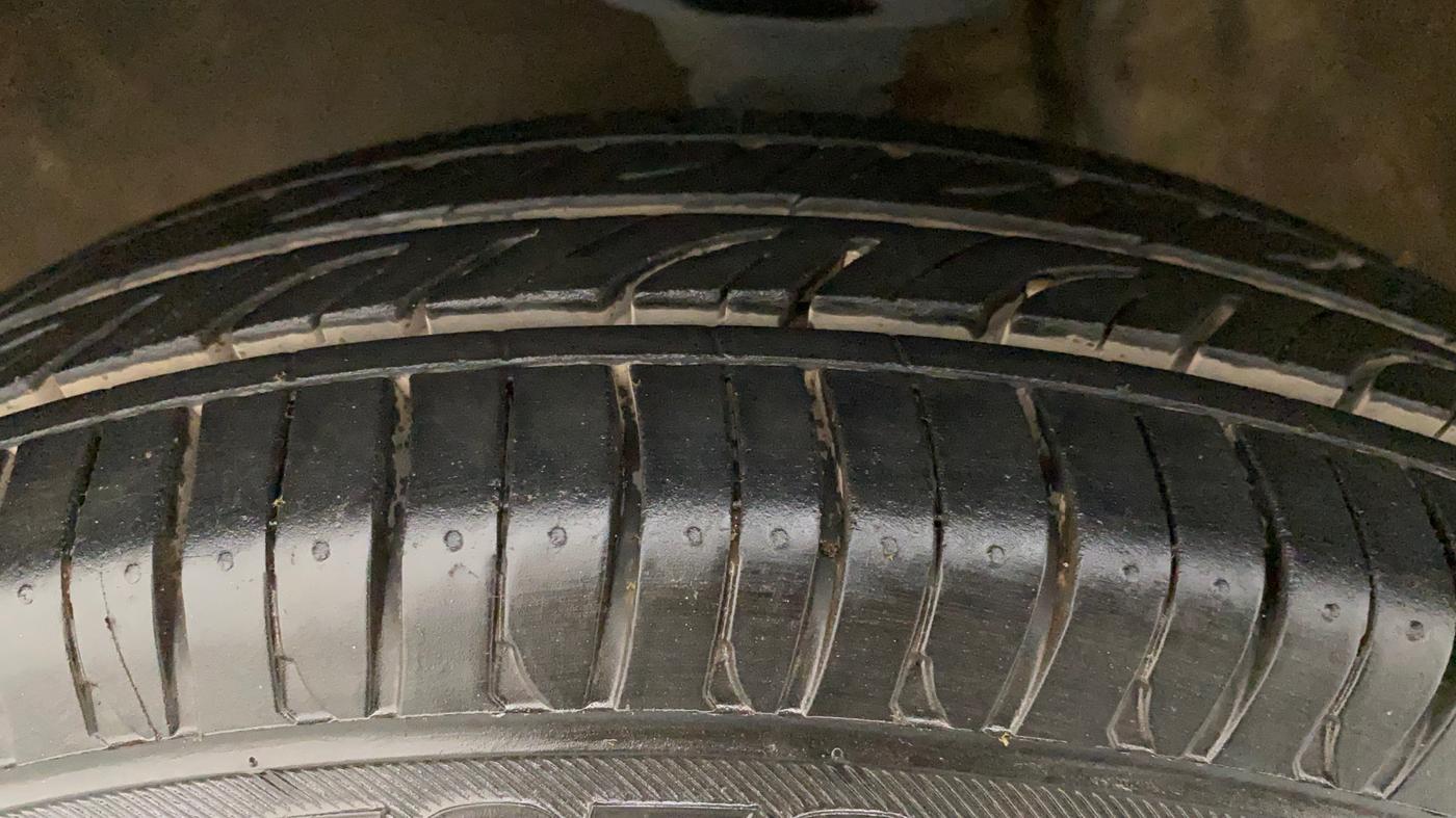 2015 Maruti Alto 800 LXI, Petrol, Manual, 59,122 km, Left Front Tyre Tread