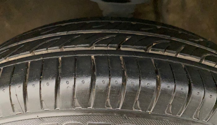2015 Maruti Alto 800 LXI, Petrol, Manual, 59,122 km, Left Front Tyre Tread