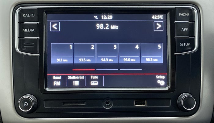 2017 Volkswagen Ameo HIGHLINE1.2L PLUS 16 ALLOY, Petrol, Manual, 33,204 km, Infotainment System