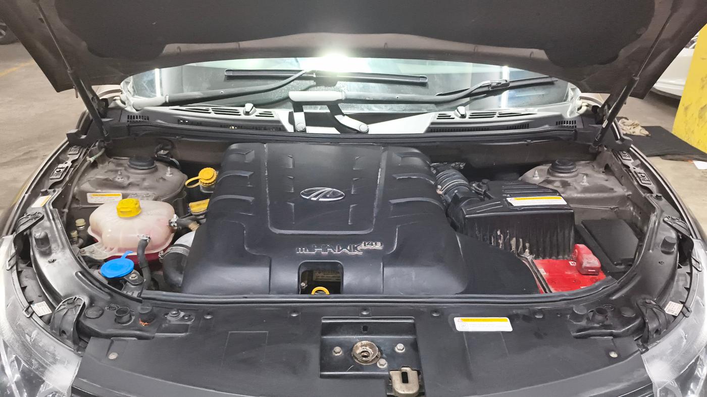 2017 Mahindra XUV500 W10, Diesel, Manual, 47,589 km, Engine View