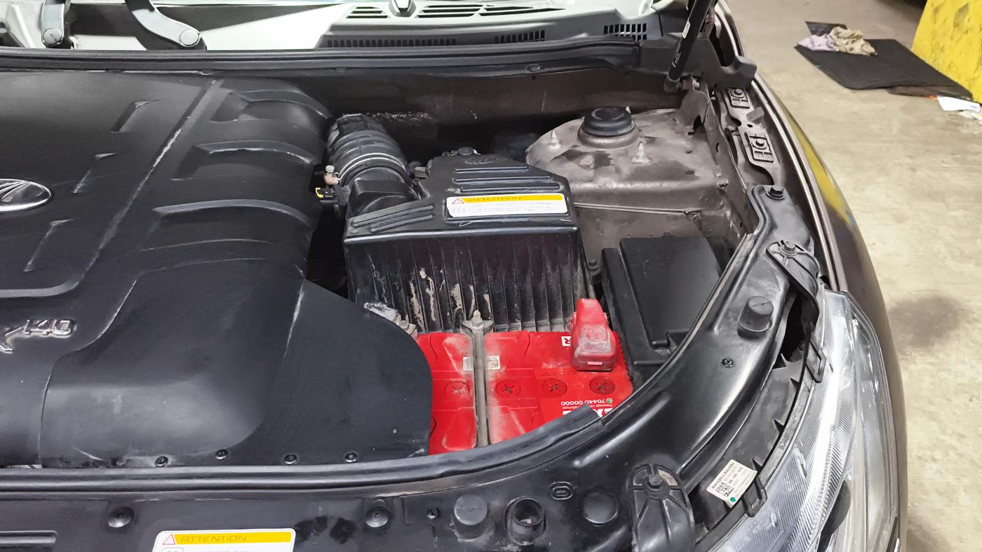 2017 Mahindra XUV500 W10, Diesel, Manual, 47,589 km, Engine View - Left
