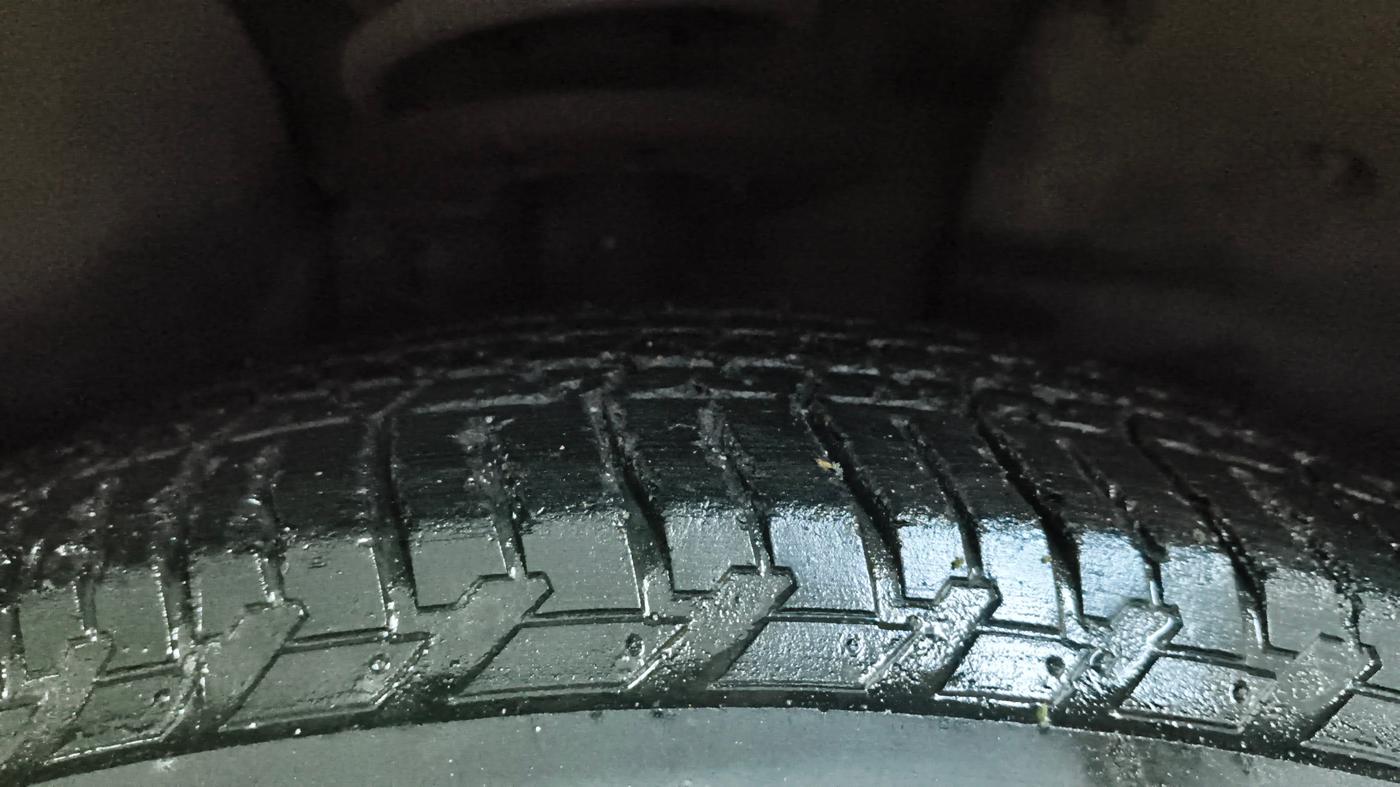 2017 Mahindra XUV500 W10, Diesel, Manual, 47,589 km, Right Front Tyre Tread