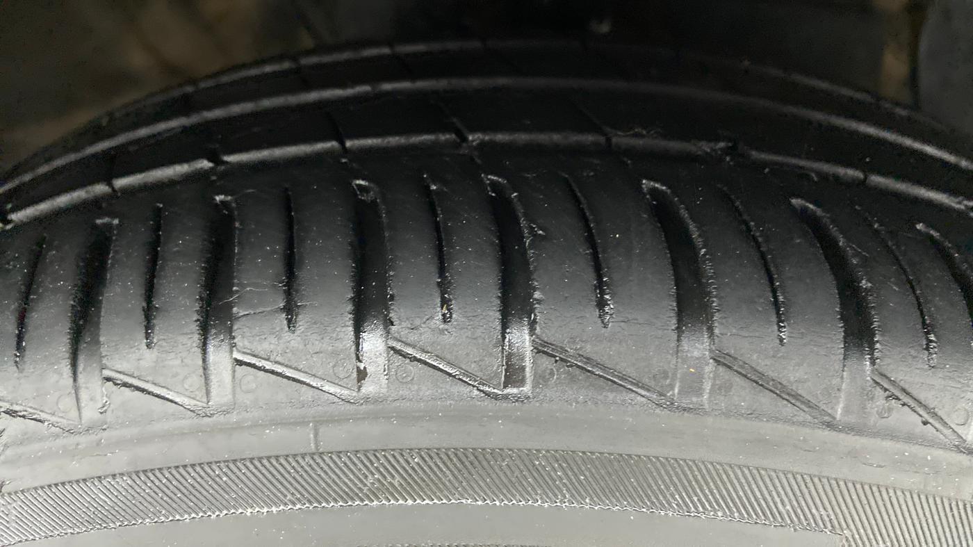 2021 Hyundai AURA S CNG, CNG, Manual, 19,498 km, Right Front Tyre Tread