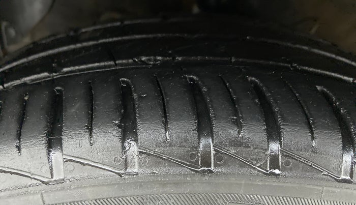 2021 Hyundai AURA S CNG, CNG, Manual, 19,498 km, Left Front Tyre Tread