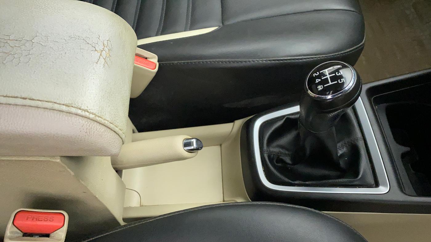 2018 Maruti Dzire VDI, Diesel, Manual, 52,274 km, Gear Lever