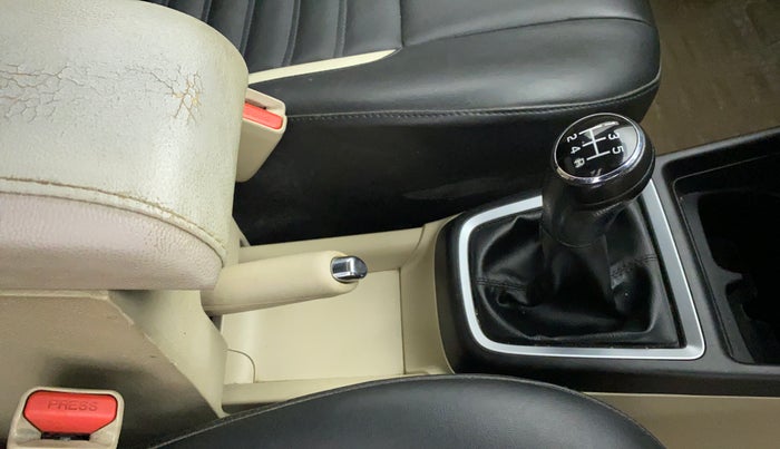 2018 Maruti Dzire VDI, Diesel, Manual, 52,274 km, Gear Lever