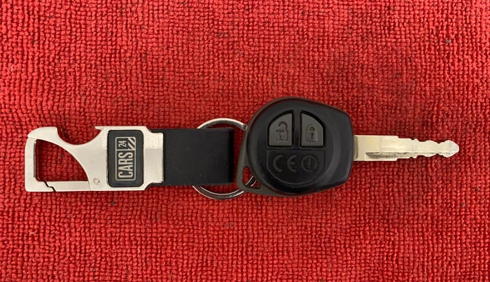 2018 Maruti Dzire VDI, Diesel, Manual, 52,274 km, Key Close Up