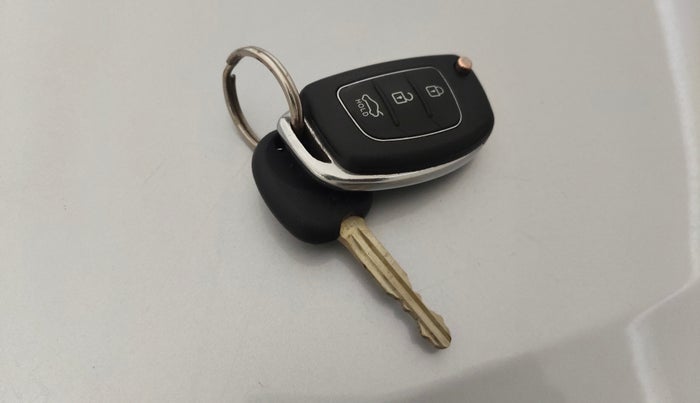 2013 Hyundai i20 MAGNA 1.2, Petrol, Manual, 77,604 km, Key Close Up