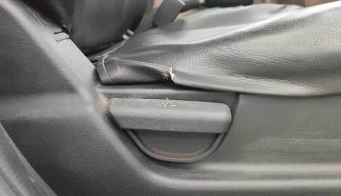 2013 Hyundai i20 MAGNA 1.2, Petrol, Manual, 77,604 km, Driver Side Adjustment Panel