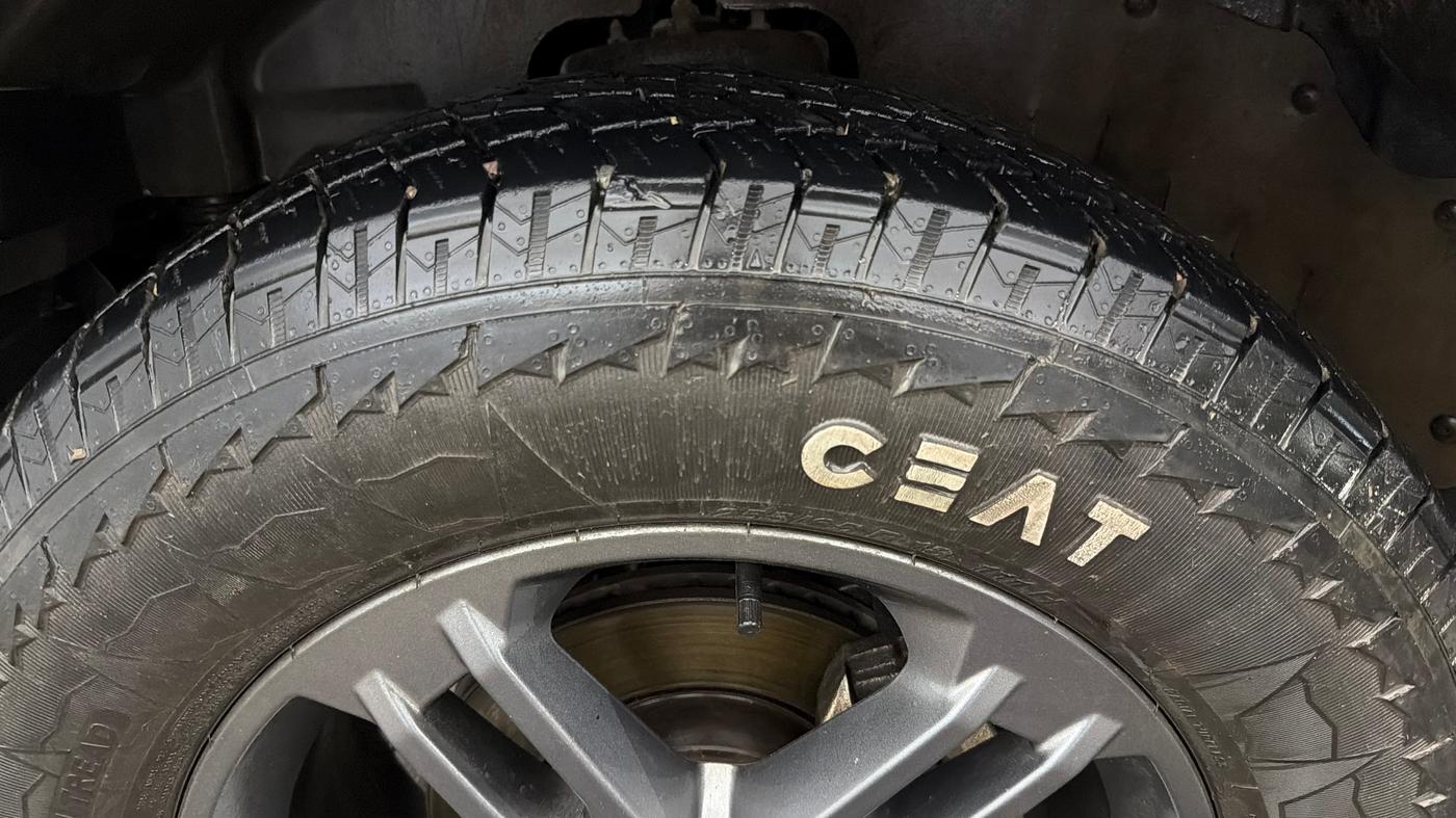 2023 Mahindra Thar LX D 4WD AT CONVERTIBLE, Diesel, Automatic, 46,046 km, Left Front Tyre Tread